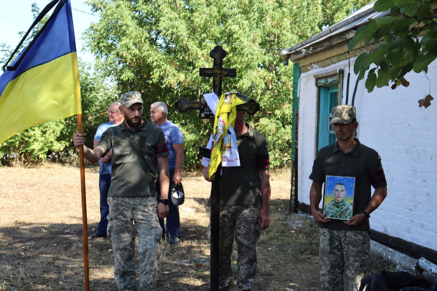 У селі Каленики Решетилівської громади попрощалися із воїном Денисом Моспанком