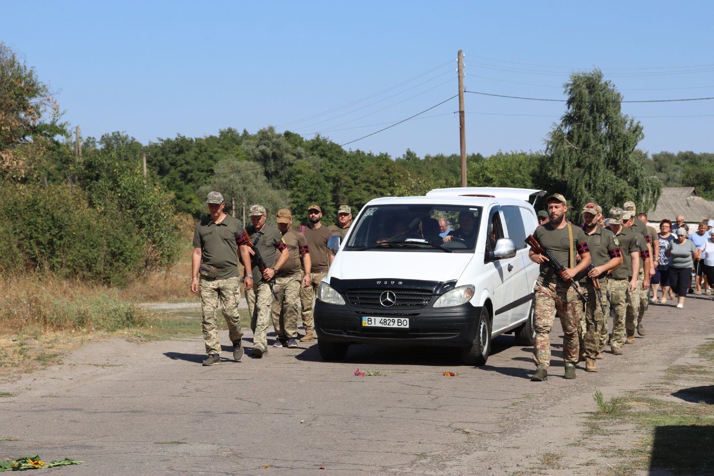 У селі Каленики Решетилівської громади попрощалися із воїном Денисом Моспанком