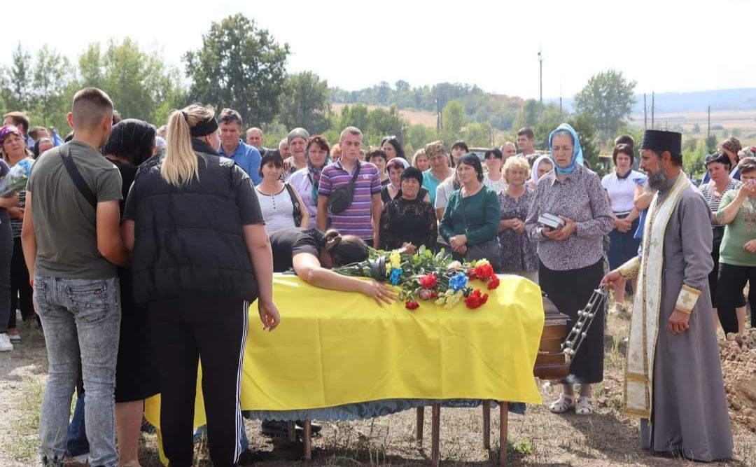 У Покровському провели в останню путь полеглого земляка Володимира Ярошенка