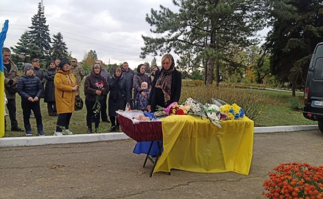 У Запоріжжі провели в останню путь військового родом з Решетилівки