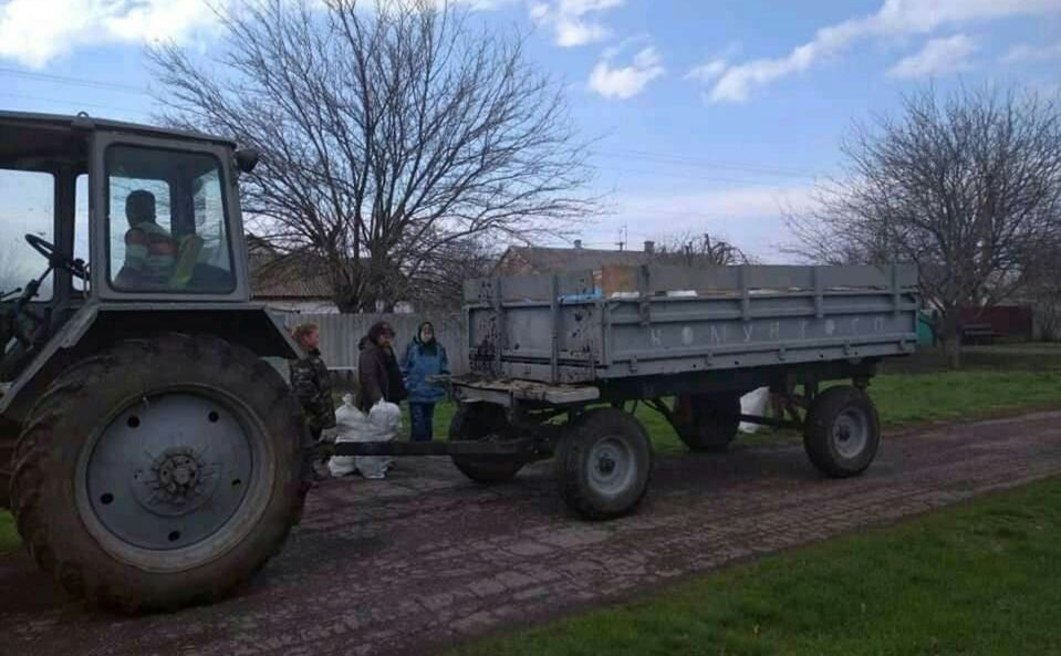 Сьогодні комунальники збирають сміття у Федіївському старостаті