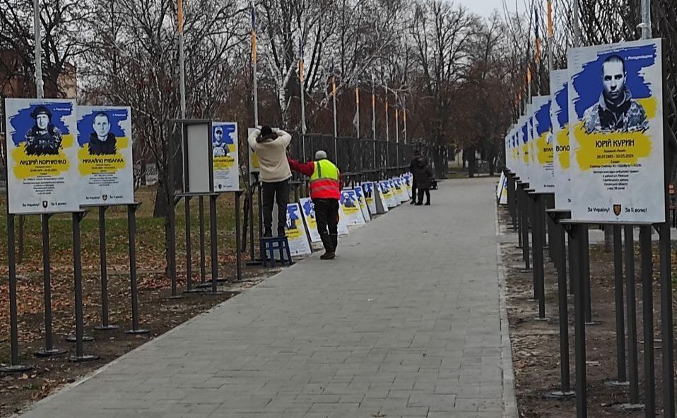 На Алеї Слави у Решетилівці встановили портрети полеглих земляків