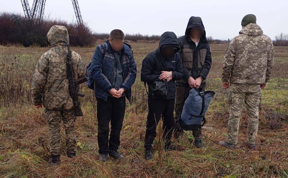 Замість Словаччини втрапили у фотопастку: прикордонники затримали втікачів із Полтавщини