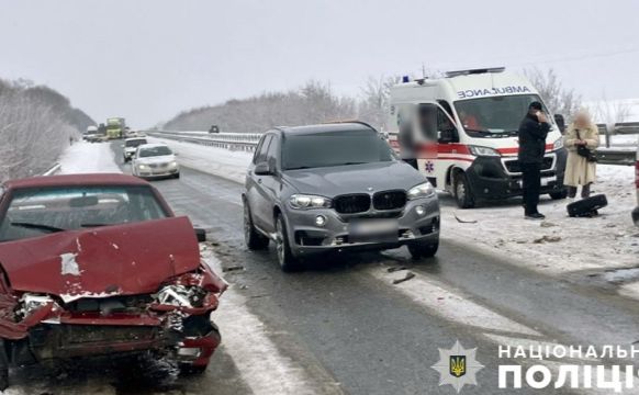 Масштабне ДТП на трасі Київ-Харків