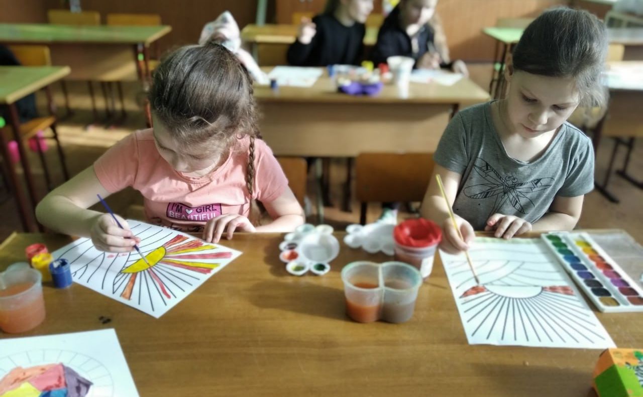 Вихованці гуртка «ХоббіArt» опанувують кольорознавство