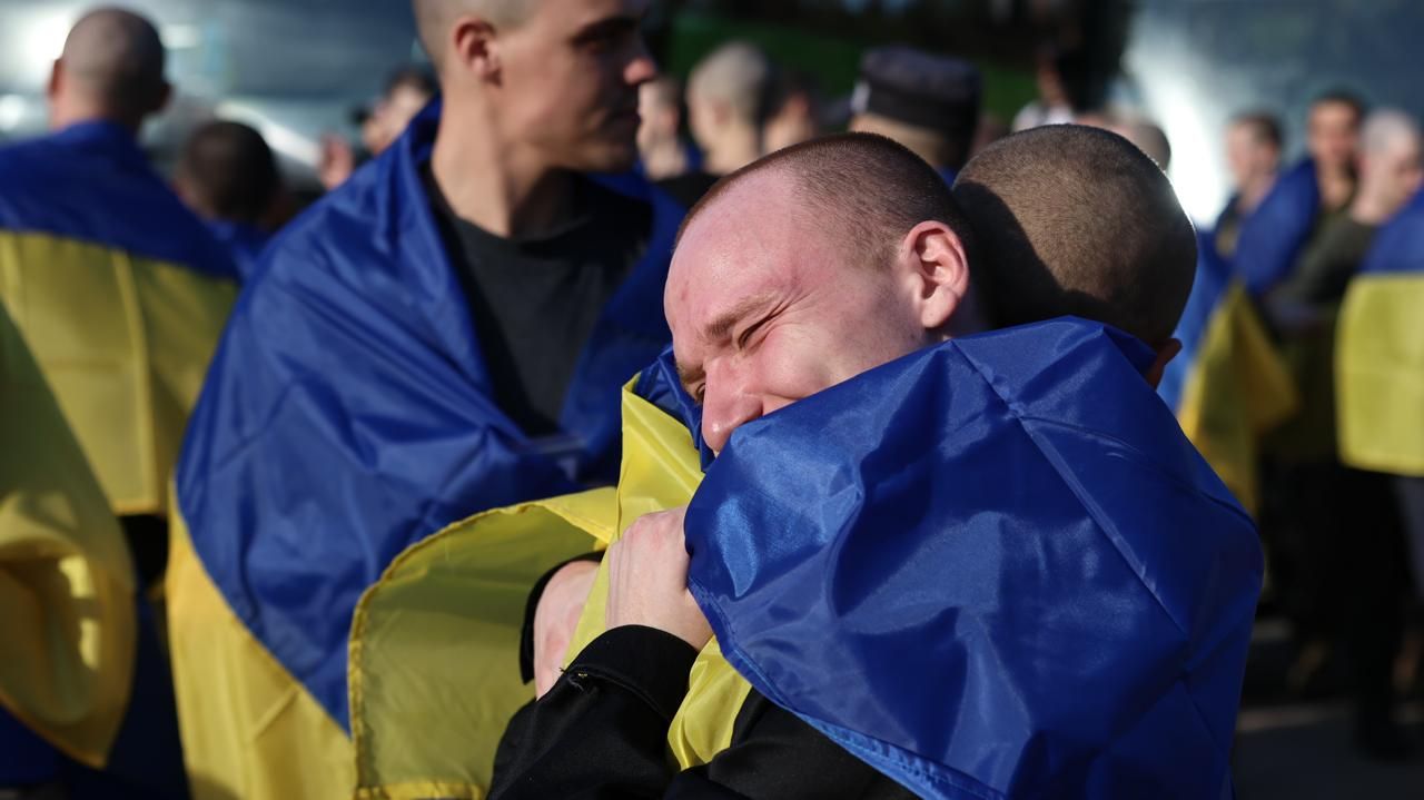 Перед Великоднем додому з полону повернулися 9 захисників із Полтавщини