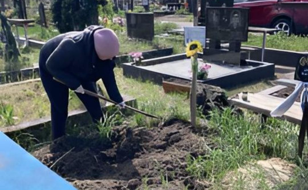 Жителів громади прохають навести лад на кладовищі у селі Малий Бакай