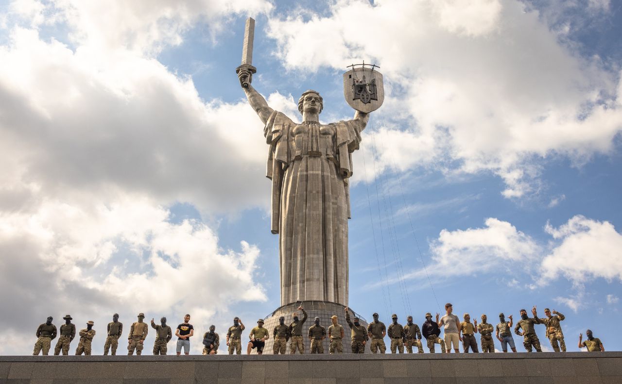 Мати, що береже Україну