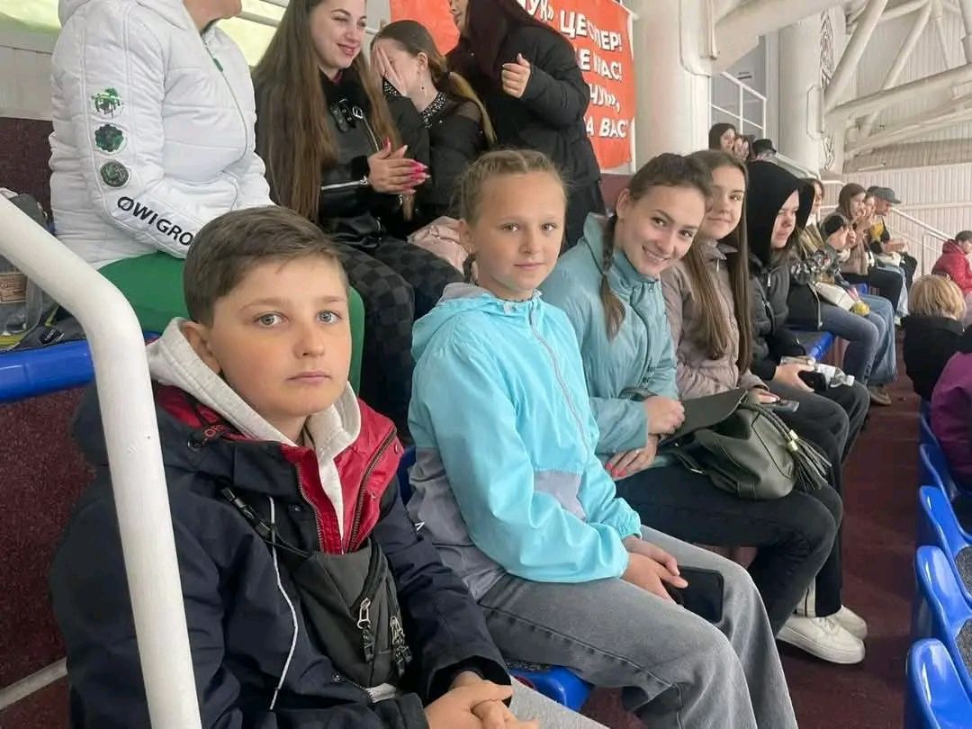 50 дітей захисників і захисниць України побували на льодовій арені у Кременчуці