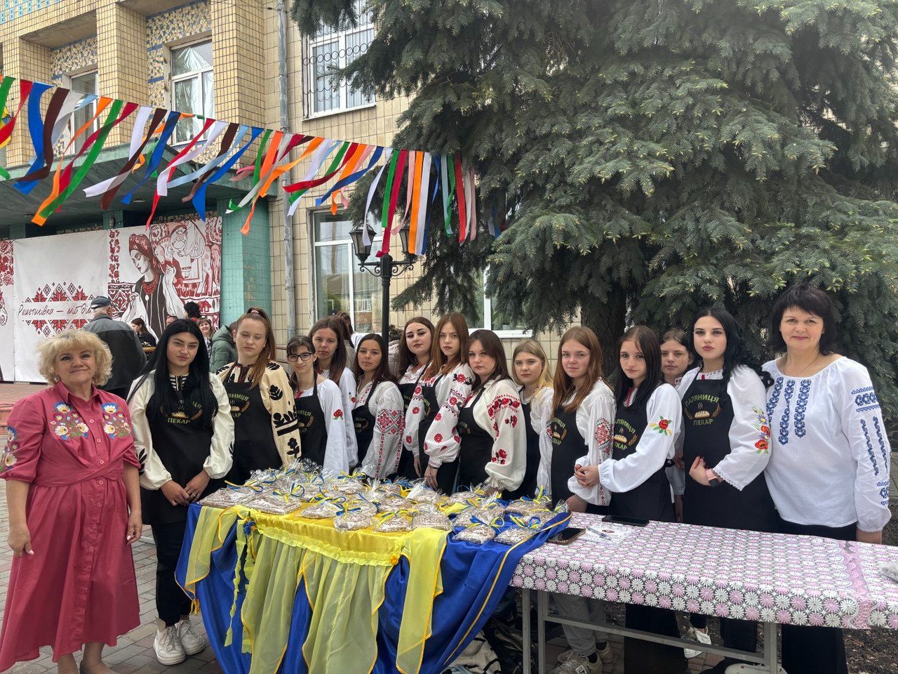 У Решетилівці відзначили День вишиванки
