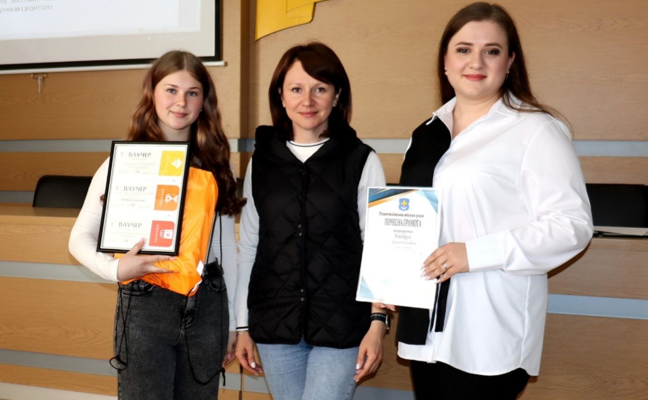 Учениці ліцею ім. І. Л. Олійника вручили ваучер на понад 200 тисяч гривень