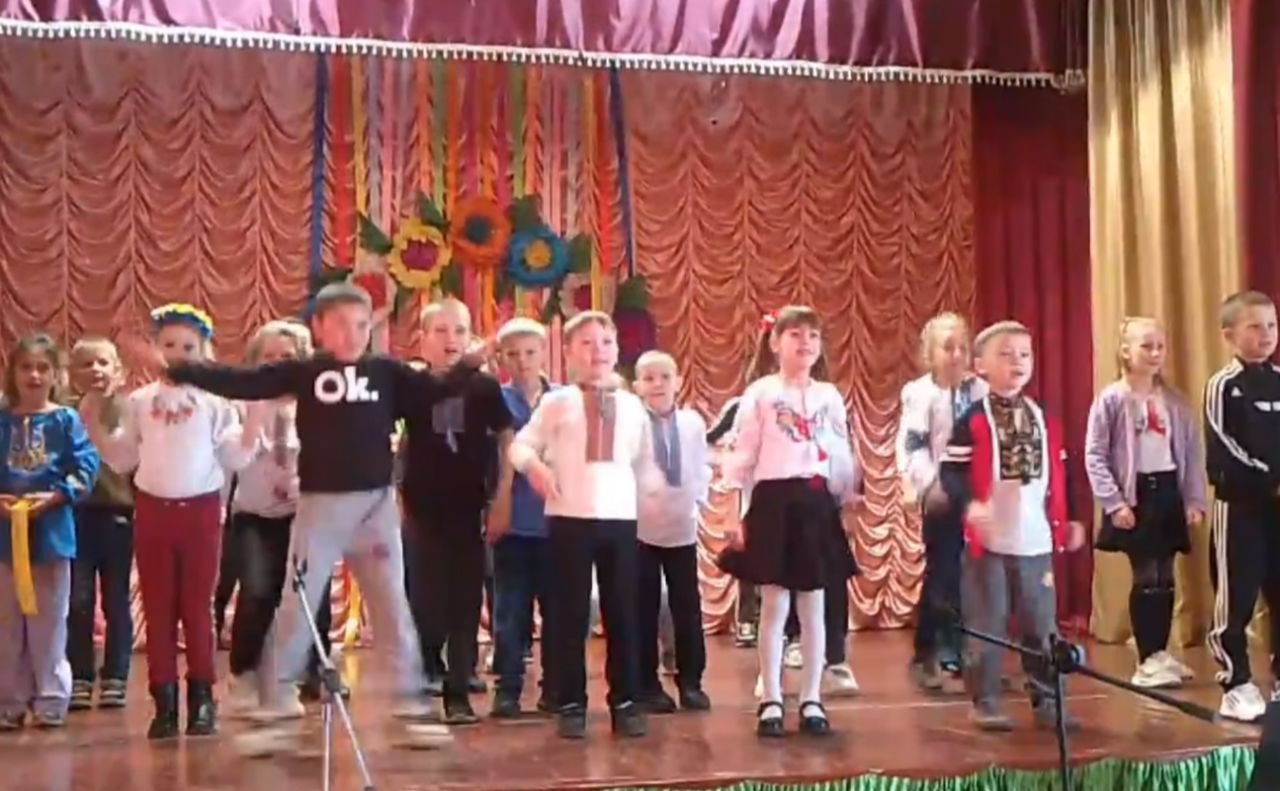 Шевченківські школярі — учасники Всеукраїнської національно-патріотичної руханки