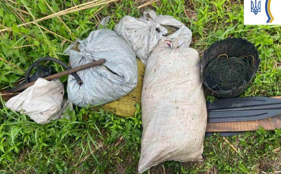На Кам’янському водосховищі браконьєри наловили 50 кг риби