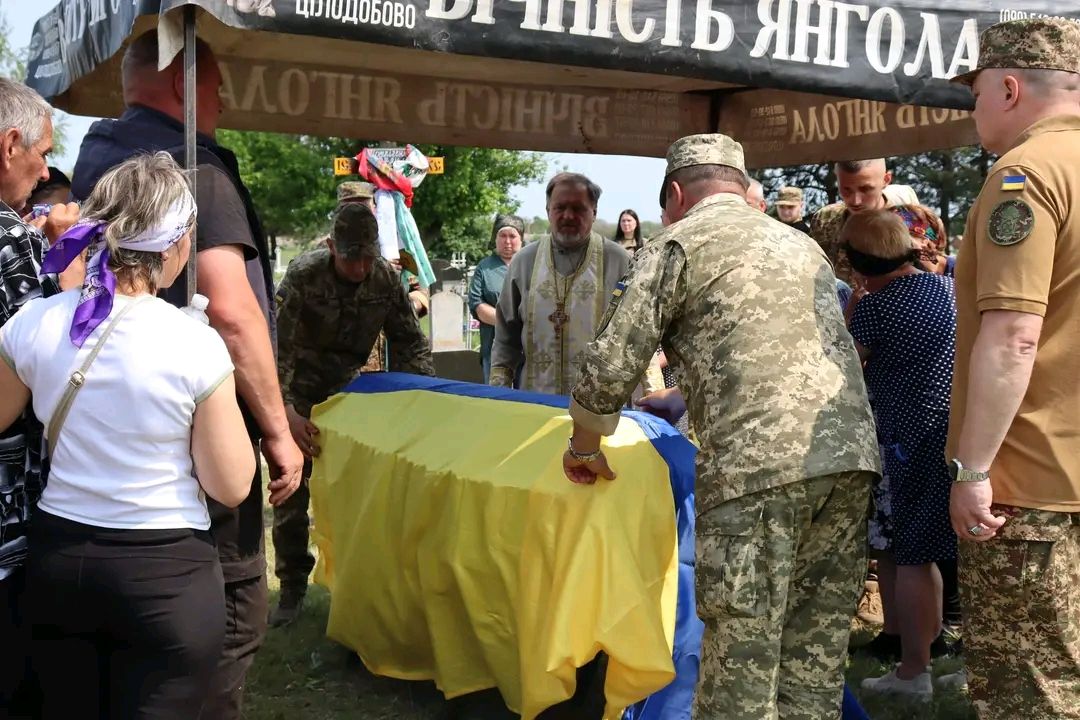 На вічний спочинок повернувся полеглий Вадим Мотріченко