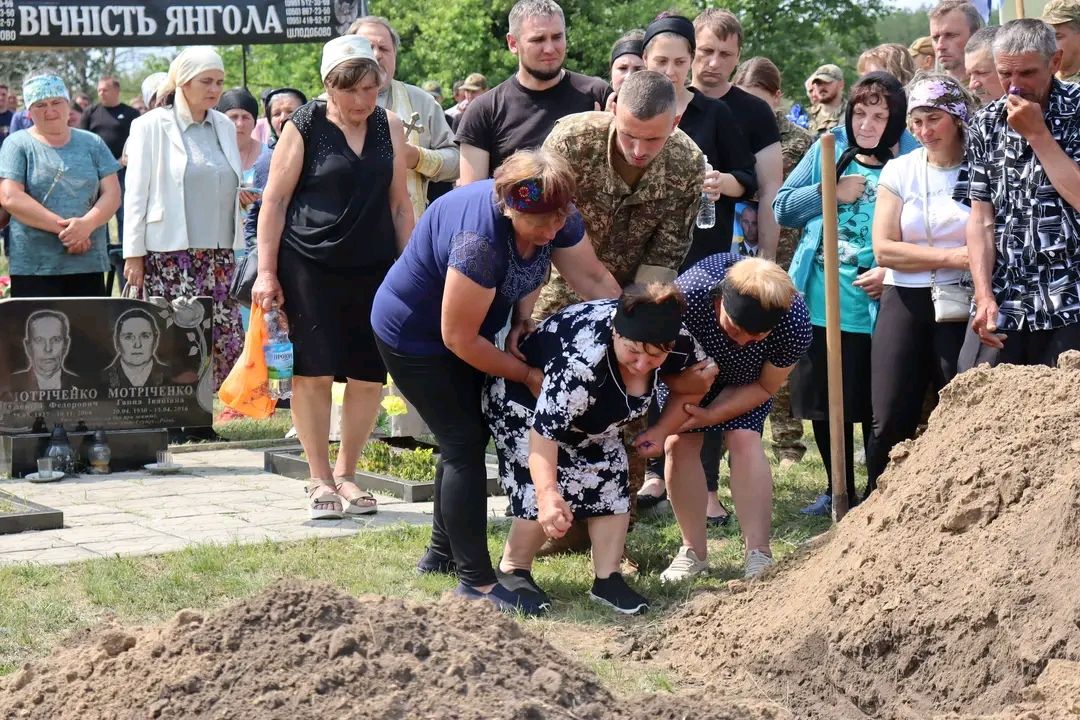 На вічний спочинок повернувся полеглий Вадим Мотріченко