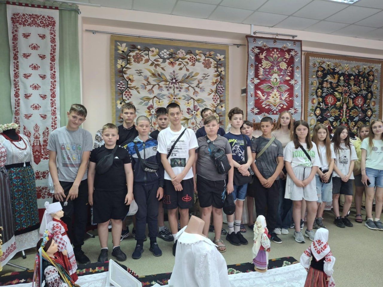 Школярі відвідали Всеукраїнський центр вишивки і килимарства