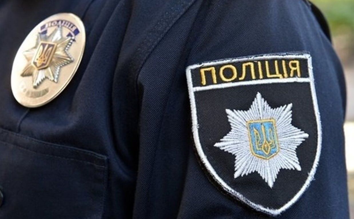 Поліцейські патрулюють у місцях, де збираються підлітки