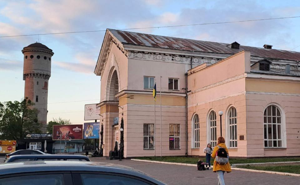 Цієї ночі росіяни пошкодили вокзал «Полтава-Південна»