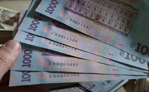 Пакунок школяра: з держбюджету виплачуватимуть по 5 тисяч гривень кожному першокласнику