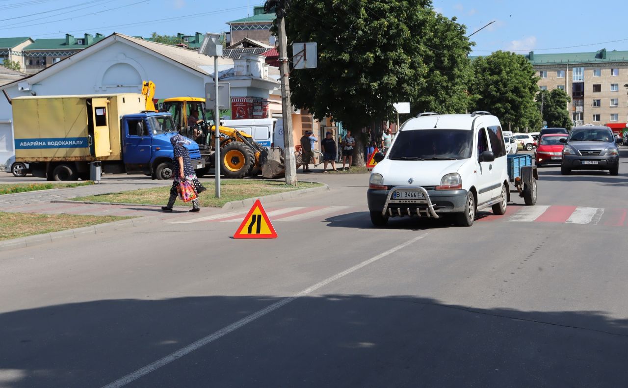 У центрі Решетилівки частково перекрито рух транспорту