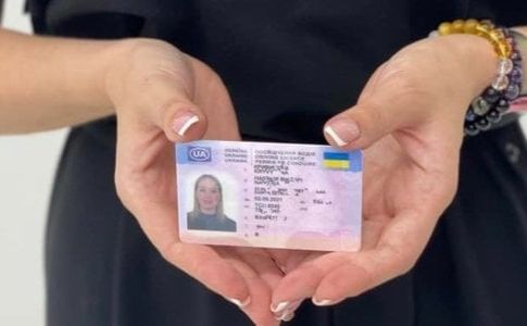 Українці, які втратили водійські права через обстріли, можуть відновити їх безкоштовно