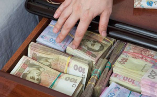 Детективи Бюро економічної безпеки розслідують незаконне нарахування премій у поліклініці на Полтавщині