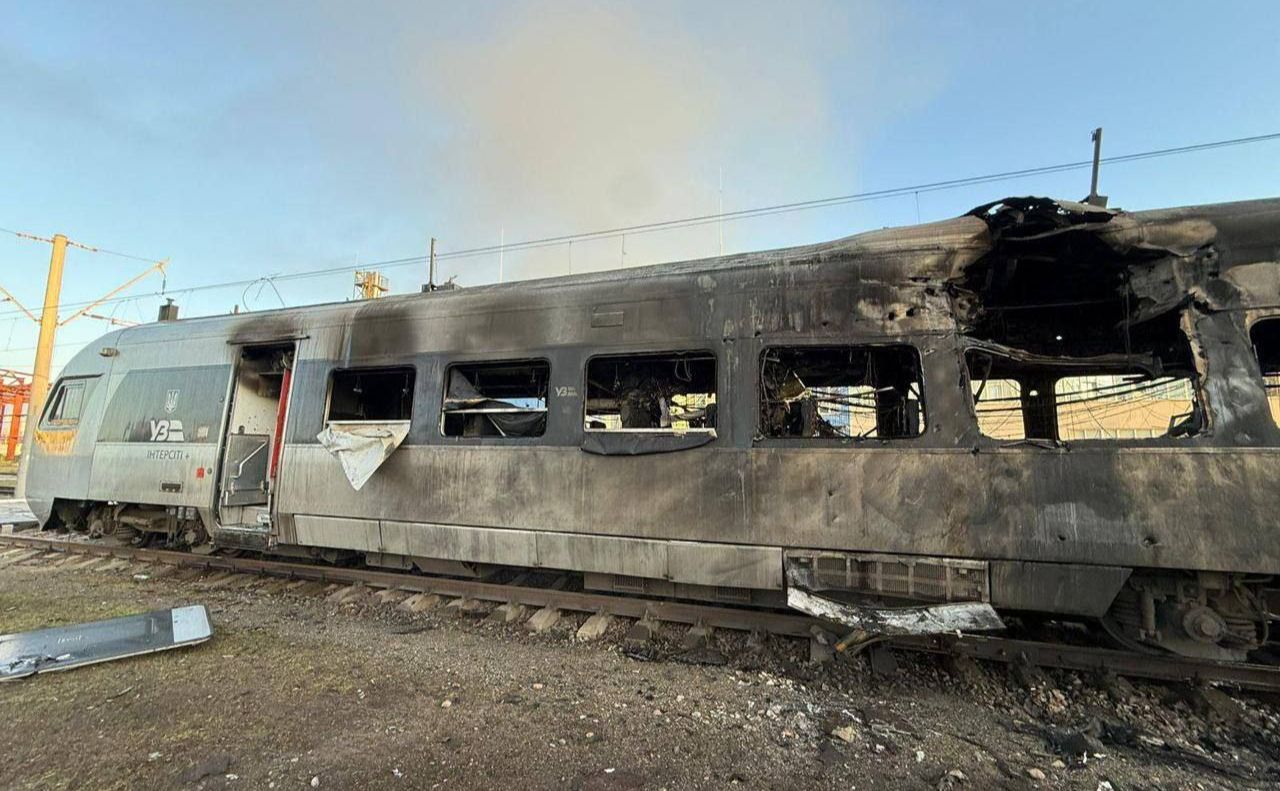 Через нічну атаку ворога на Полтавщині затримуються потяги