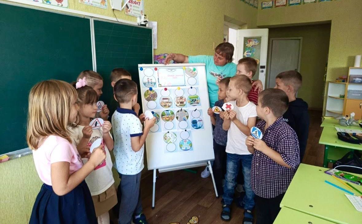 Учні «початківки» в ігровій формі вивчають правила дорожнього руху