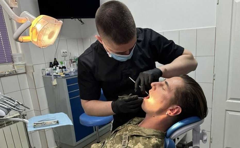 Понад 220 захисників та захисниць з Полтавщини отримали безоплатні послуги лікування та зубопротезування