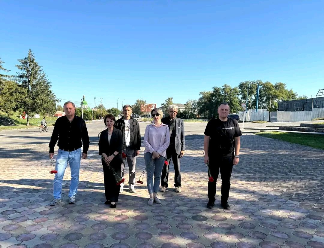 У Решетилівці поклали квіти до Меморіалу Слави