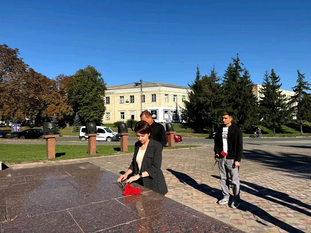 У Решетилівці поклали квіти до Меморіалу Слави