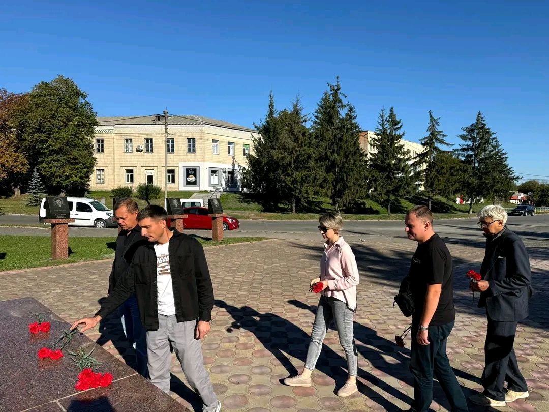 У Решетилівці поклали квіти до Меморіалу Слави