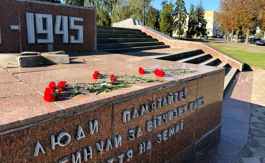 У Решетилівці поклали квіти до Меморіалу Слави