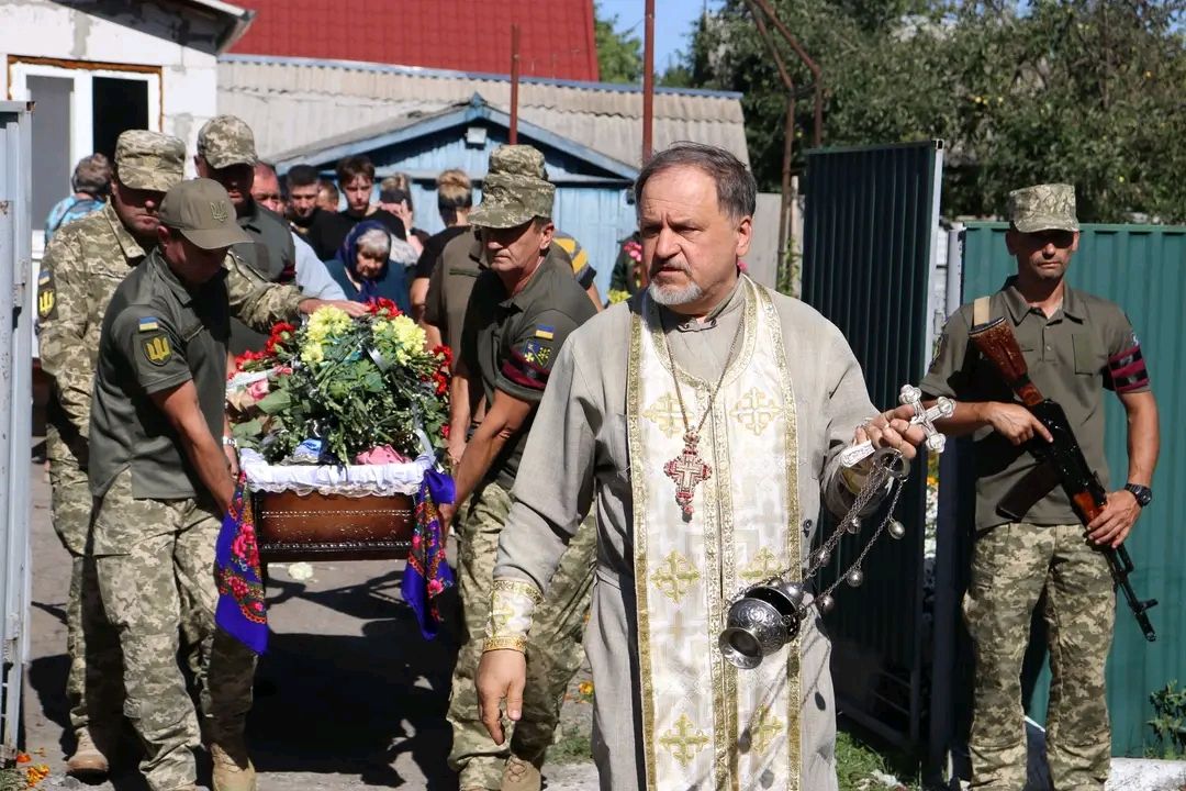 У Решетилівці провели в останню путь Захисника України Олександра Паламаря