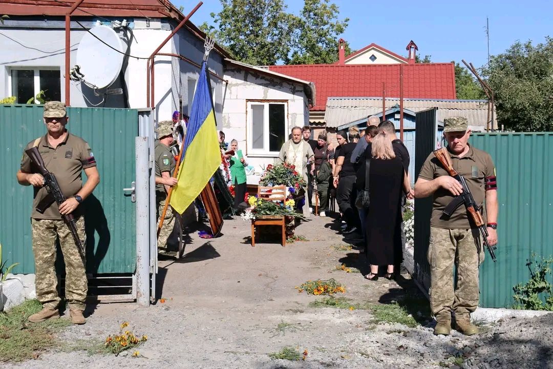 У Решетилівці провели в останню путь Захисника України Олександра Паламаря