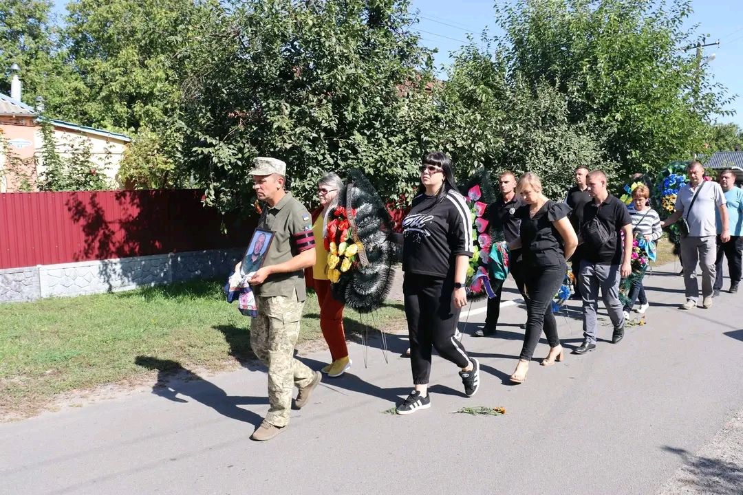 У Решетилівці провели в останню путь Захисника України Олександра Паламаря