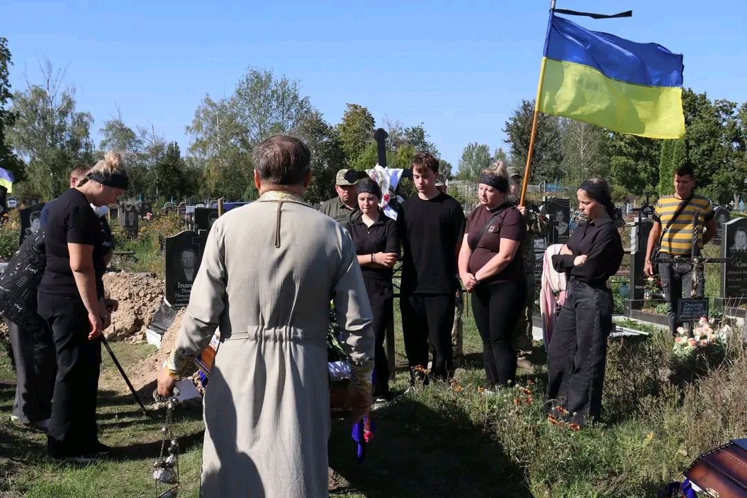 У Решетилівці провели в останню путь Захисника України Олександра Паламаря