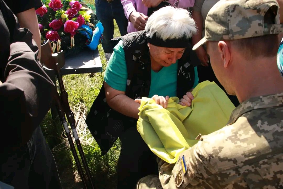 У Решетилівці провели в останню путь Захисника України Олександра Паламаря