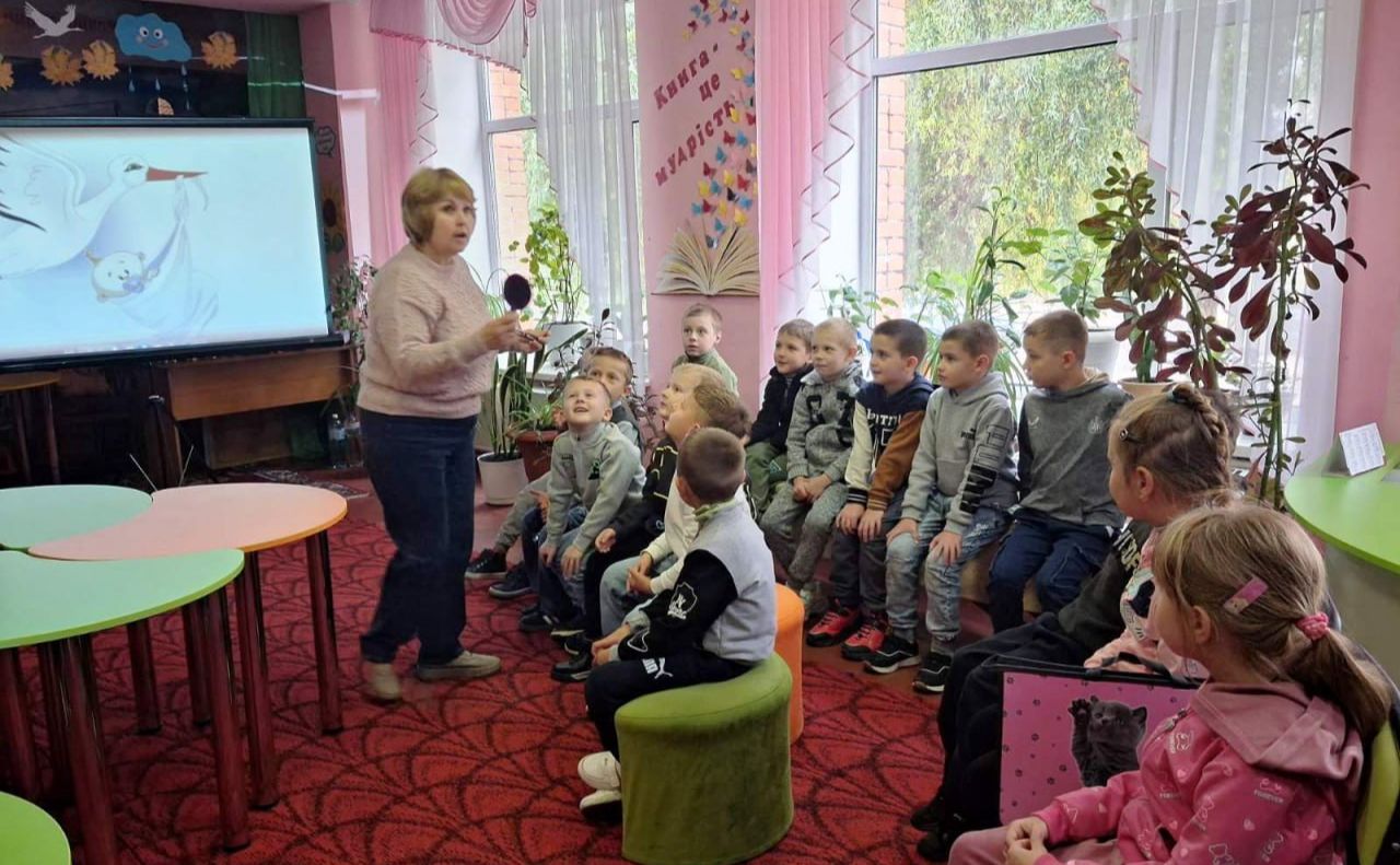 Школярі «початківки» завітали до бібліотеки