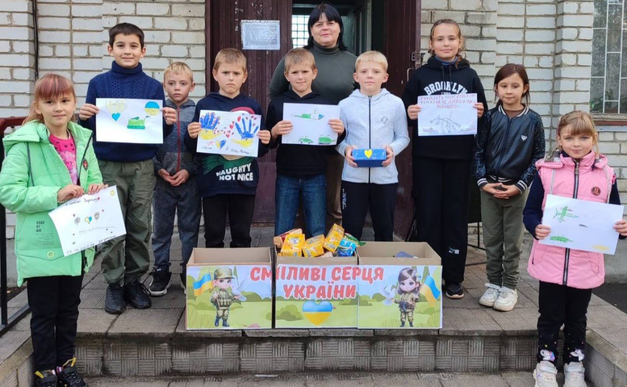 Малобакайські школярі зібрали «гостинці» на фронт