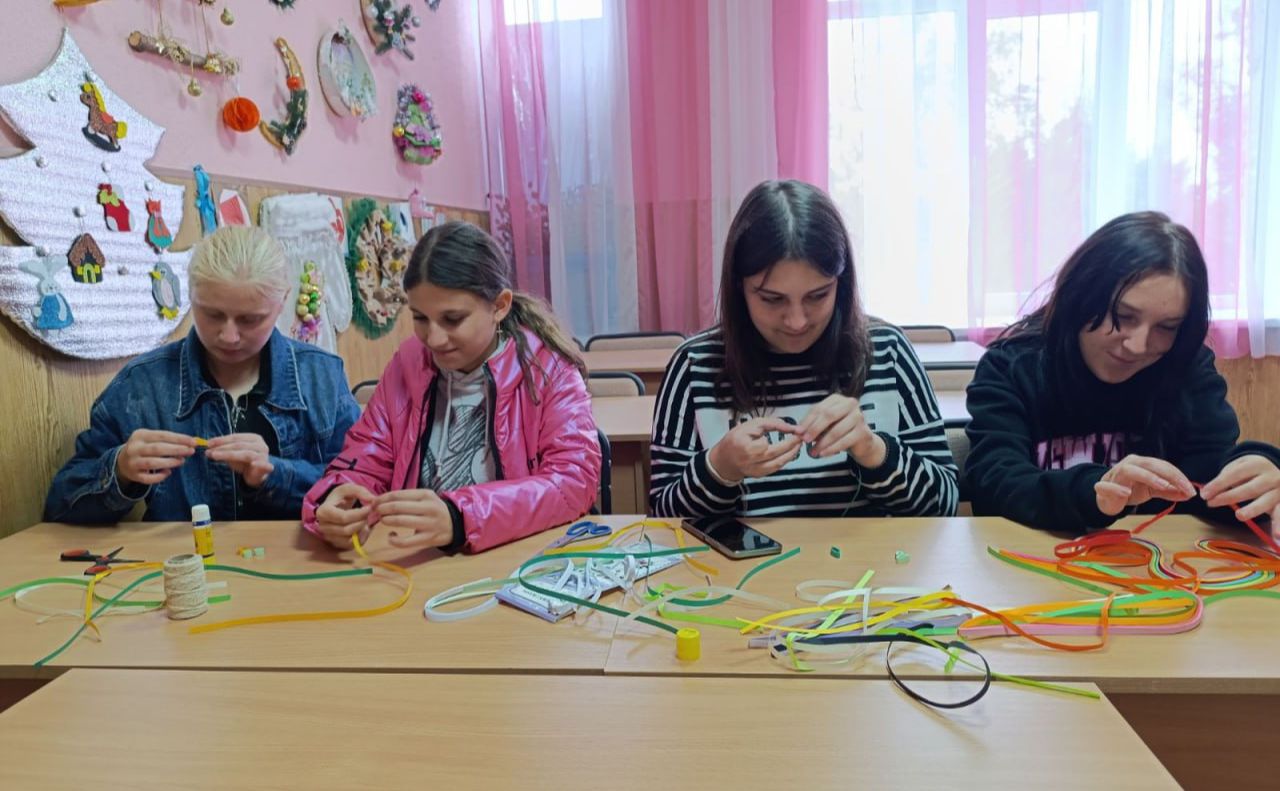 Вихованці Решетилівської філії ПОЕНЦУМ опановують мистецтво квілінгу