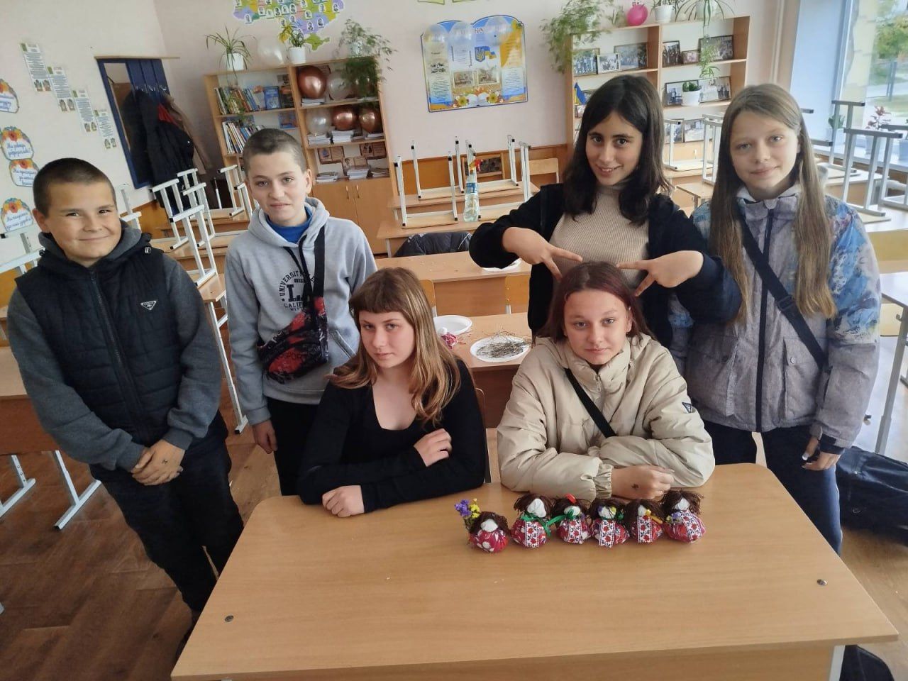 Учнівська молодь опанувала мистецтво створення ляльки-мотанки
