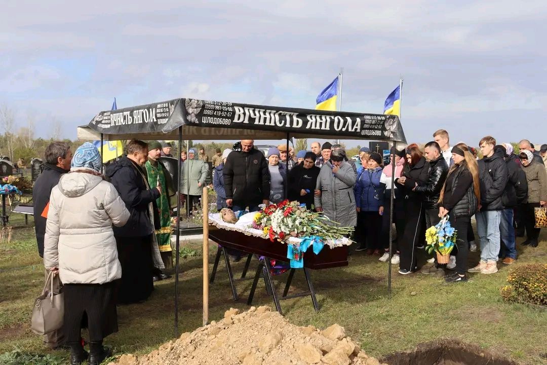 Решетилівська громада попрощалася із загиблим захисником Владиславом Бабаніним