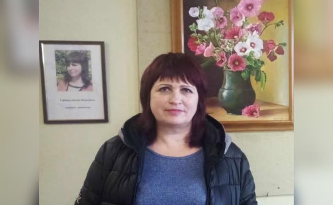 Ткати килими і писати картини стало справою її життя