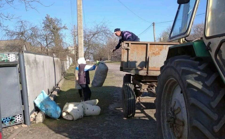 Цього тижня у сільських громадах комунальники вивезли сміття