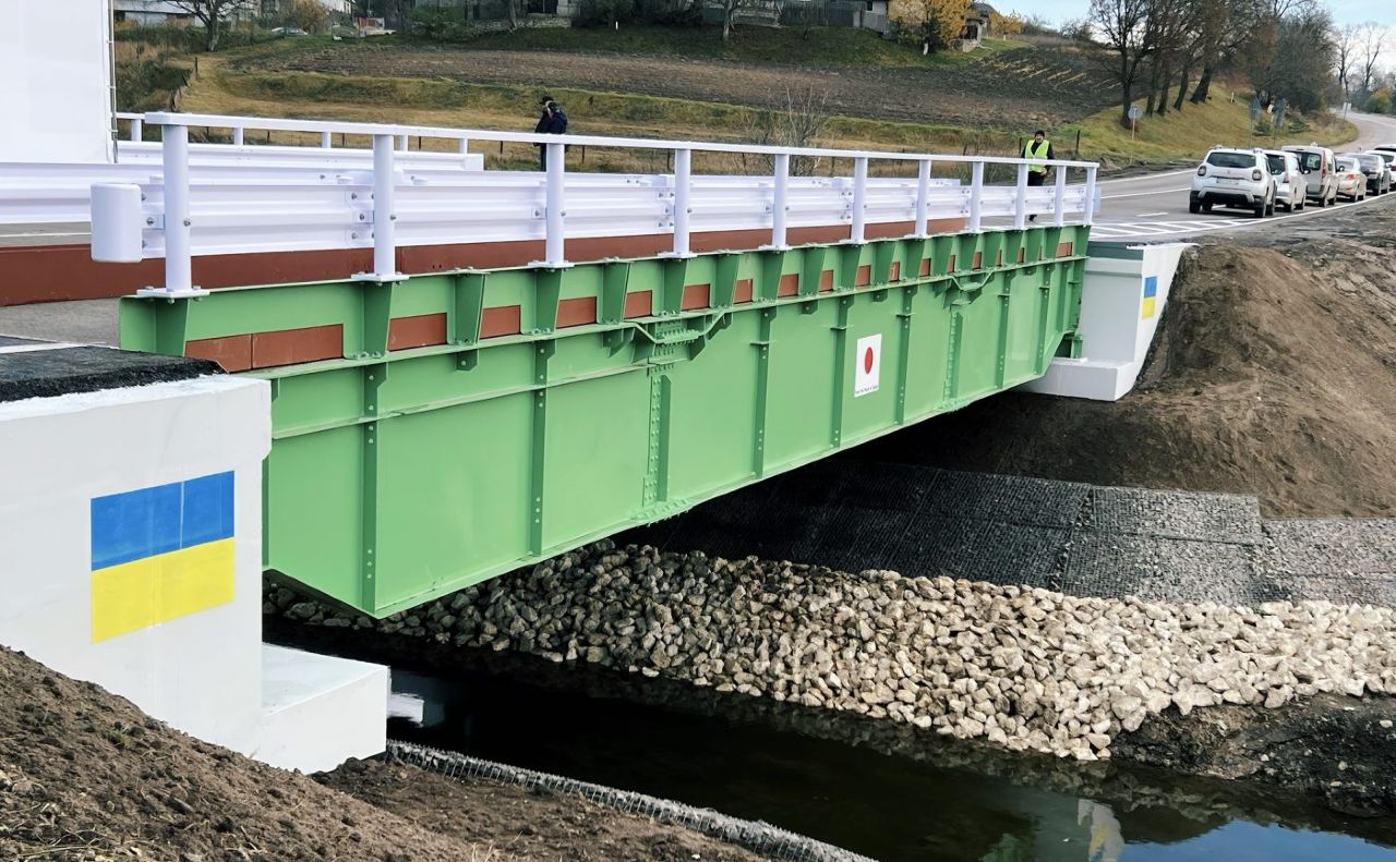 В Україні збудували перший модульний міст за японською технологією
