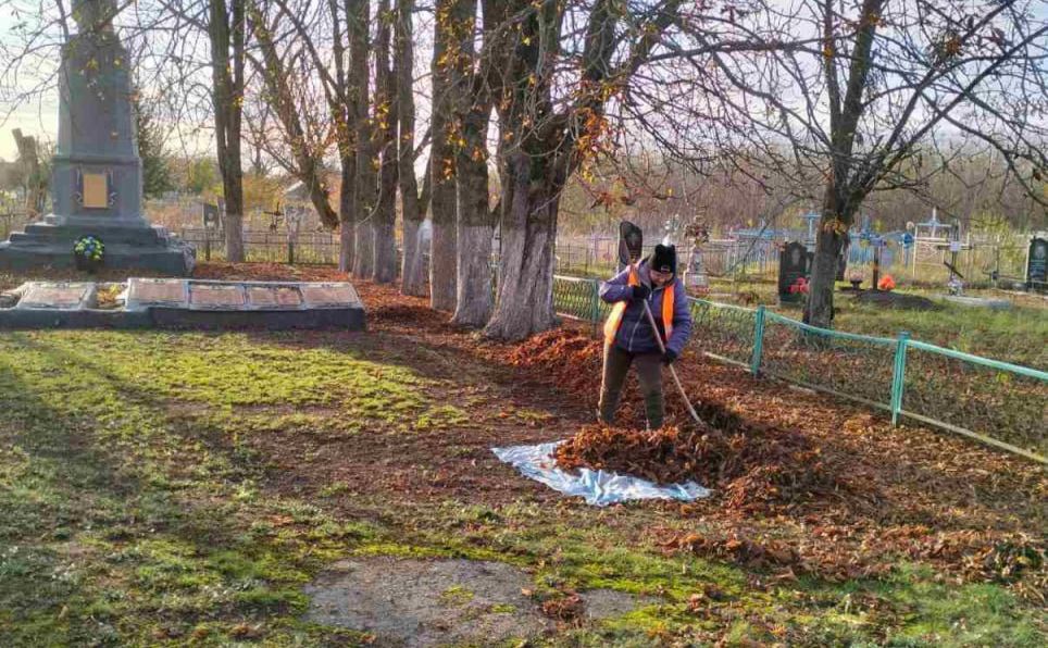 Працівники КП «Покровський комунгосп» продовжують наводити лад в громаді