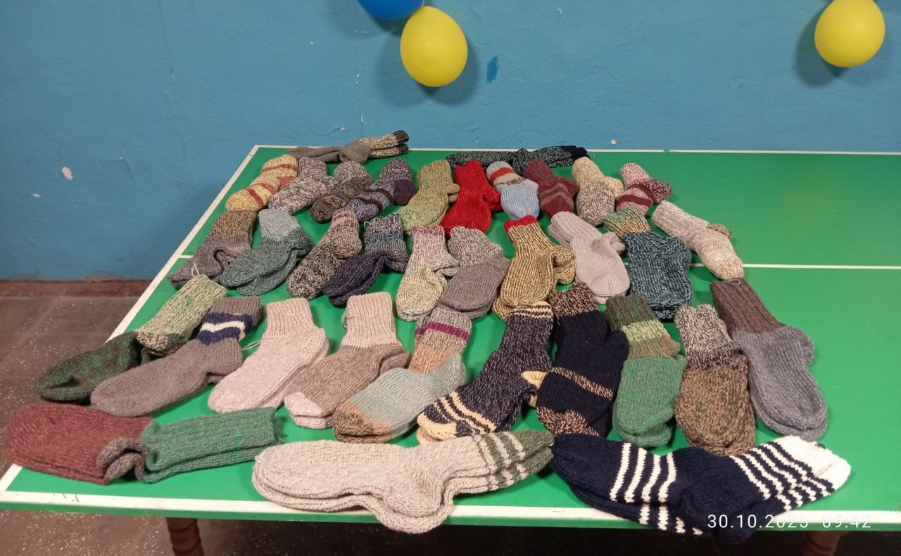 Із Малого Бакая відправили шкарпетки та ліки на фронт