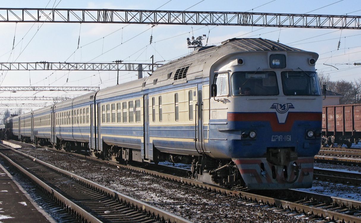 Приміські електрички «страхуватимуть» дизелі