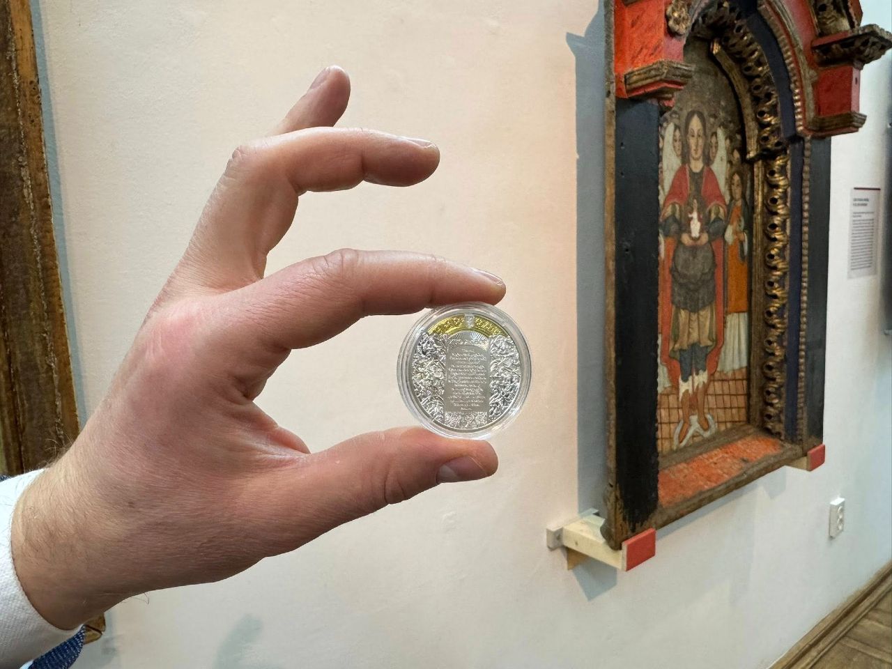 Нацбанк представив нову срібну пам’ятну монету «Архангел Михаїл»